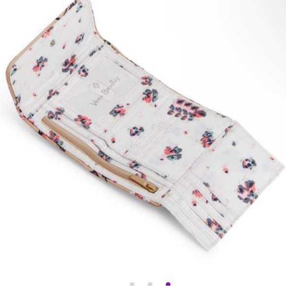 Unopened Vera Bradley floral wallet - Picture 5 of 6